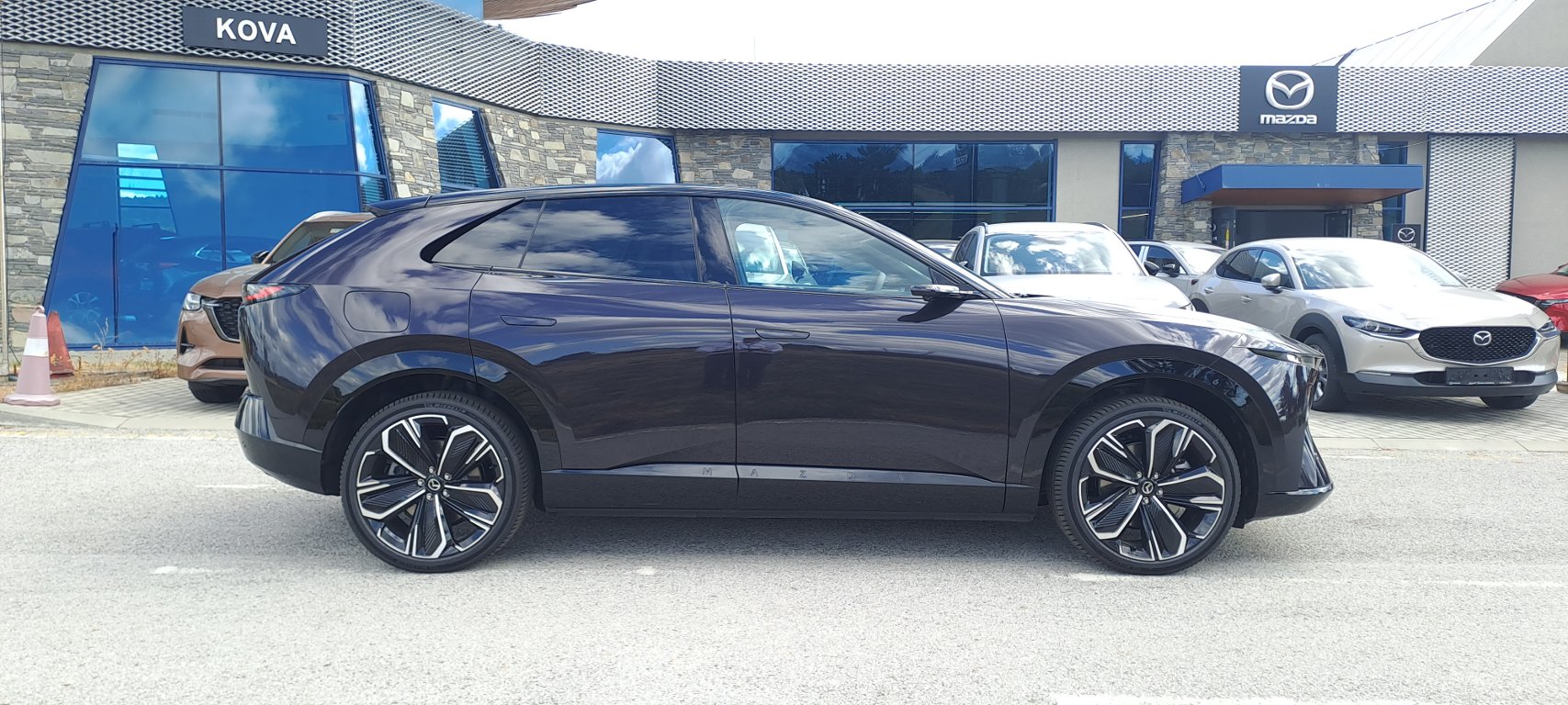 Mazda CX-6e